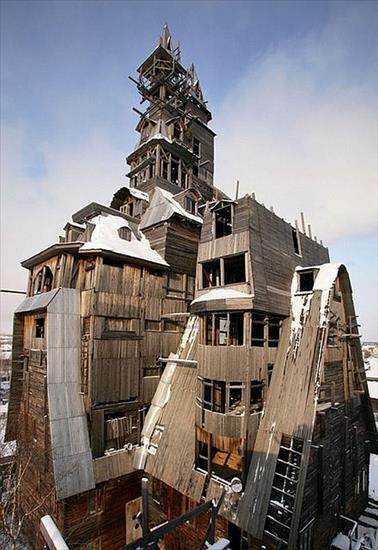 DZIWNE BUDYNKI - Wooden Gagster House Archangelsk, Russia.jpg