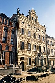 Toruń współczesny - 180px-Torun-palac-dambskich1.jpg